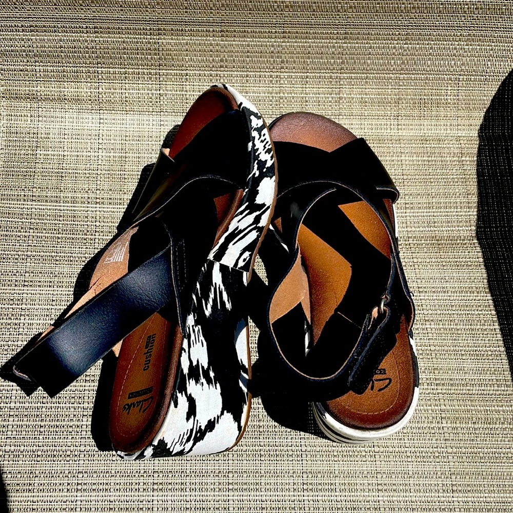 Clarks Soft Cushion Black/Zebra Summer Sandals, size 7.5M. Like new!